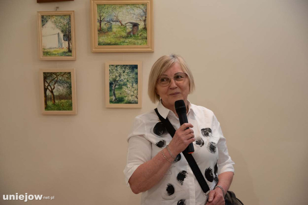 Relacja z wernisażu obrazów Lidii Zaradzkiej