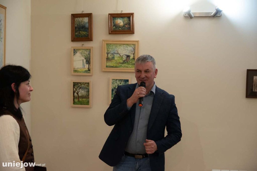 Relacja z wernisażu obrazów Lidii Zaradzkiej