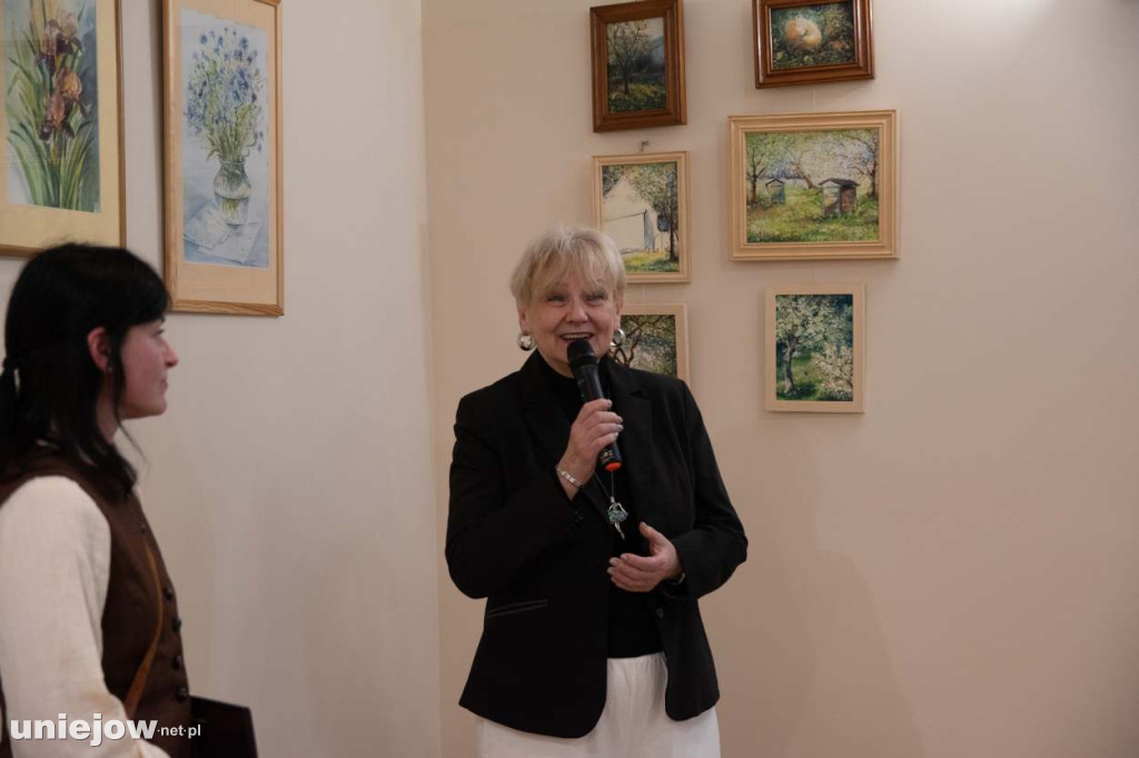 Relacja z wernisażu obrazów Lidii Zaradzkiej