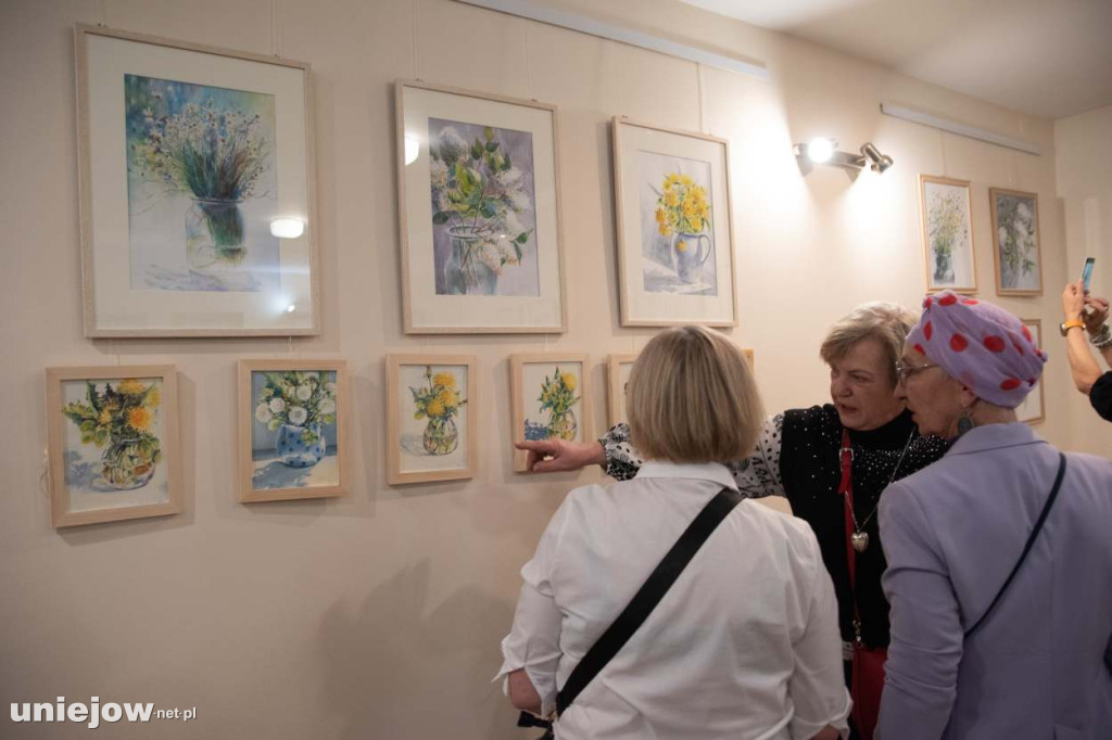 Relacja z wernisażu obrazów Lidii Zaradzkiej