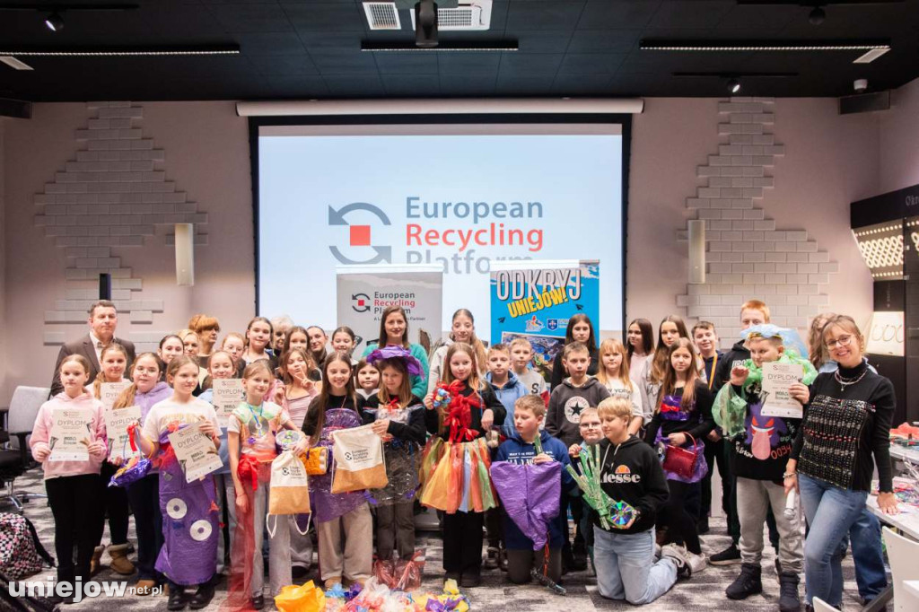 Moda na recykling. W Spycimierzu powstawały wyjątkowe kreacje