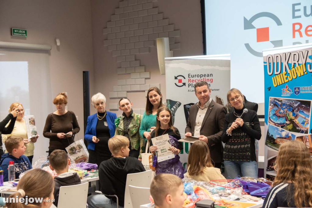 Moda na recykling. W Spycimierzu powstawały wyjątkowe kreacje