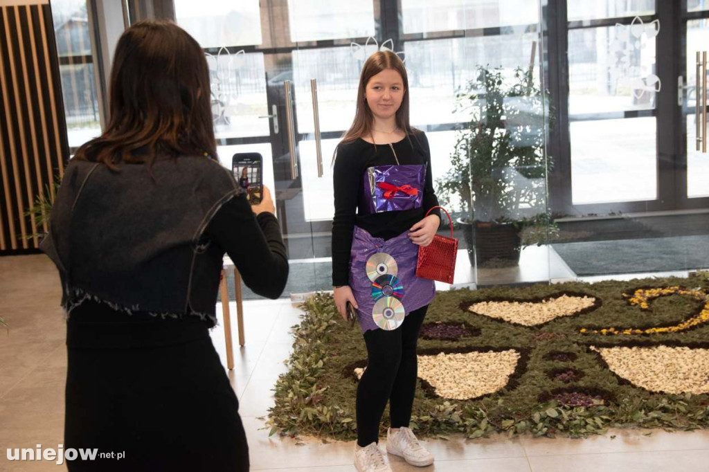 Moda na recykling. W Spycimierzu powstawały wyjątkowe kreacje