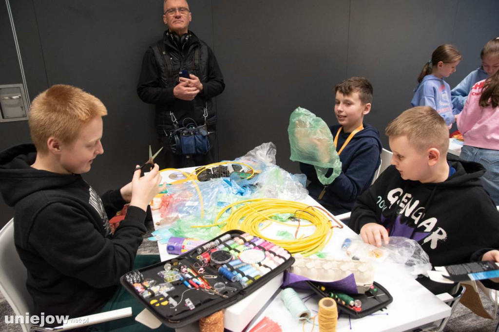 Moda na recykling. W Spycimierzu powstawały wyjątkowe kreacje