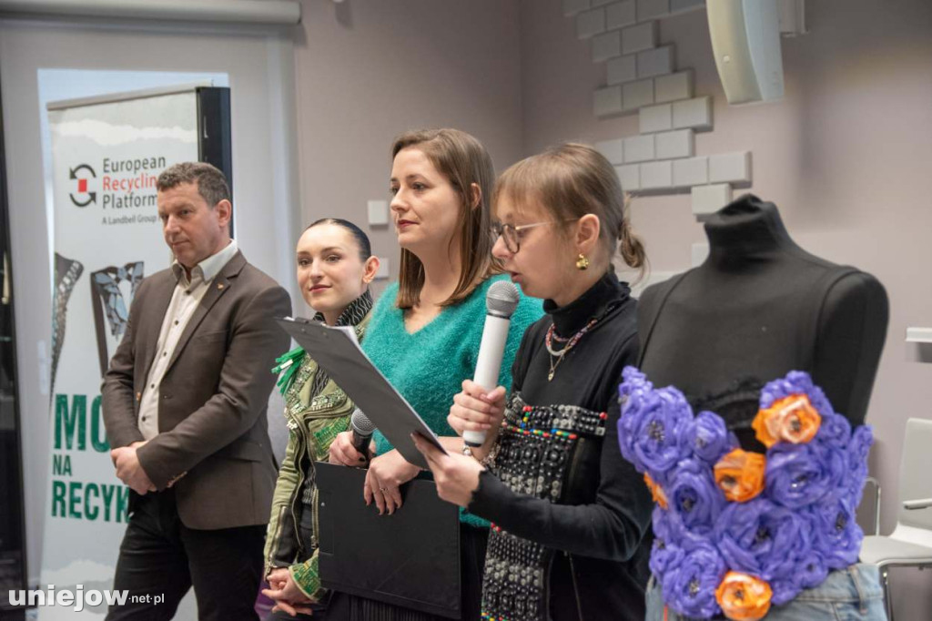 Moda na recykling. W Spycimierzu powstawały wyjątkowe kreacje