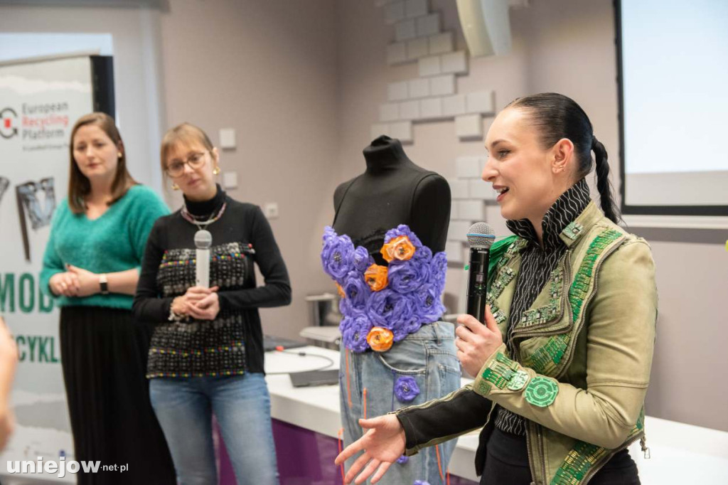 Moda na recykling. W Spycimierzu powstawały wyjątkowe kreacje