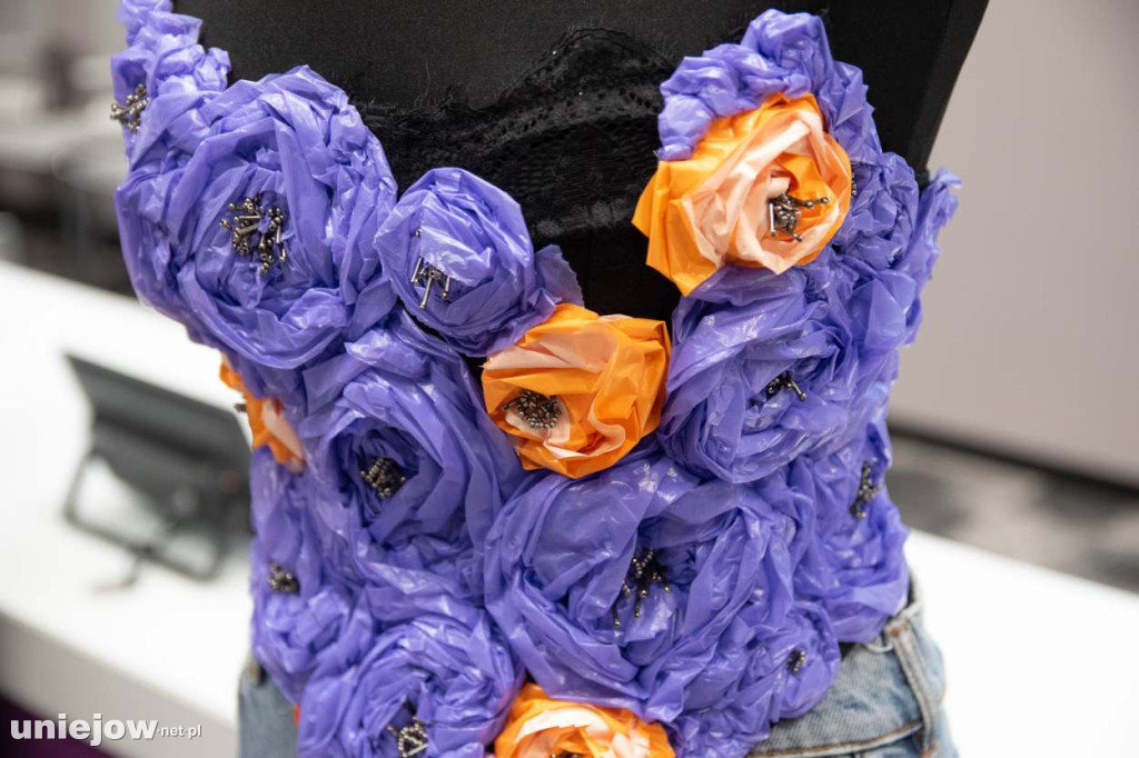 Moda na recykling. W Spycimierzu powstawały wyjątkowe kreacje