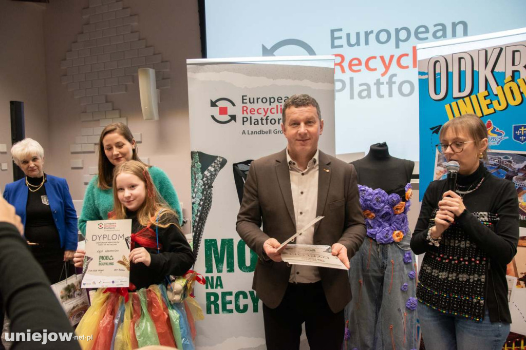 Moda na recykling. W Spycimierzu powstawały wyjątkowe kreacje
