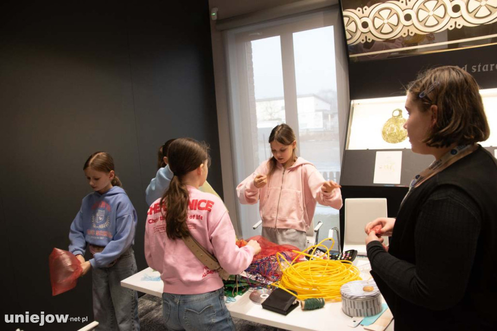 Moda na recykling. W Spycimierzu powstawały wyjątkowe kreacje