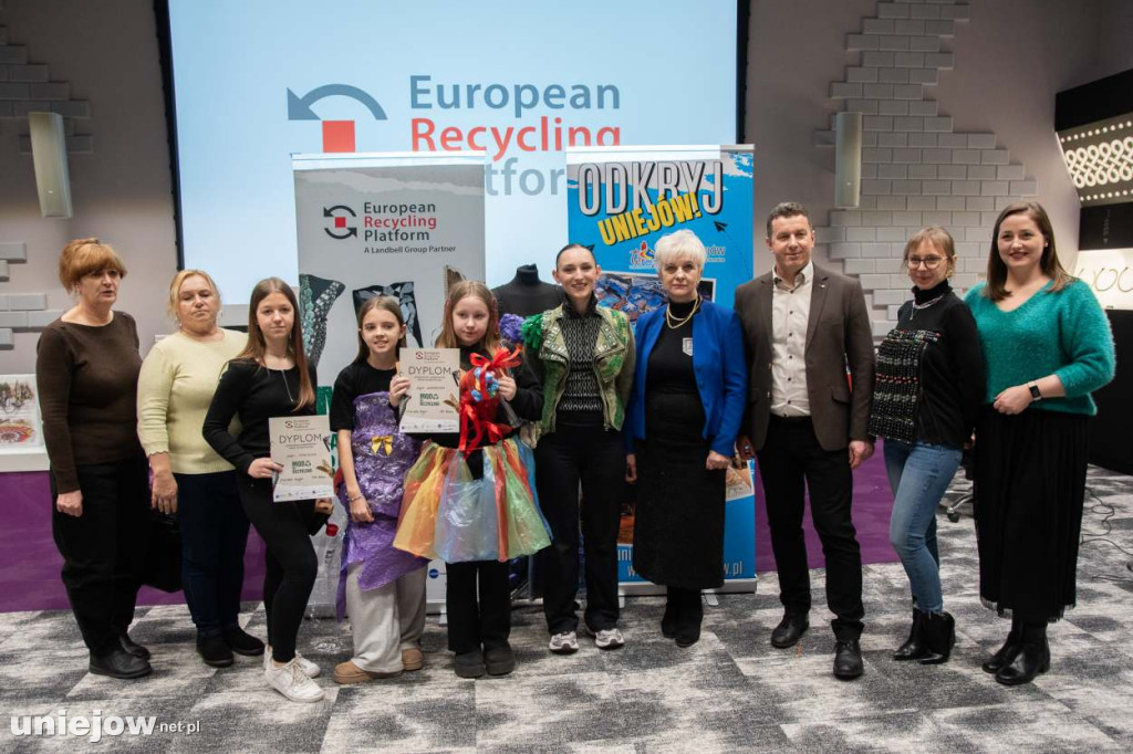 Moda na recykling. W Spycimierzu powstawały wyjątkowe kreacje