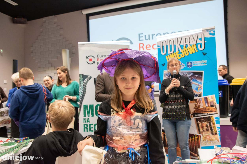 Moda na recykling. W Spycimierzu powstawały wyjątkowe kreacje