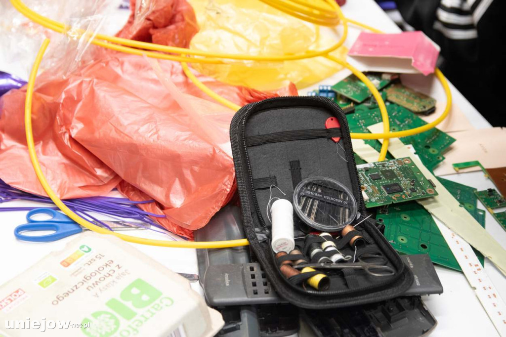 Moda na recykling. W Spycimierzu powstawały wyjątkowe kreacje