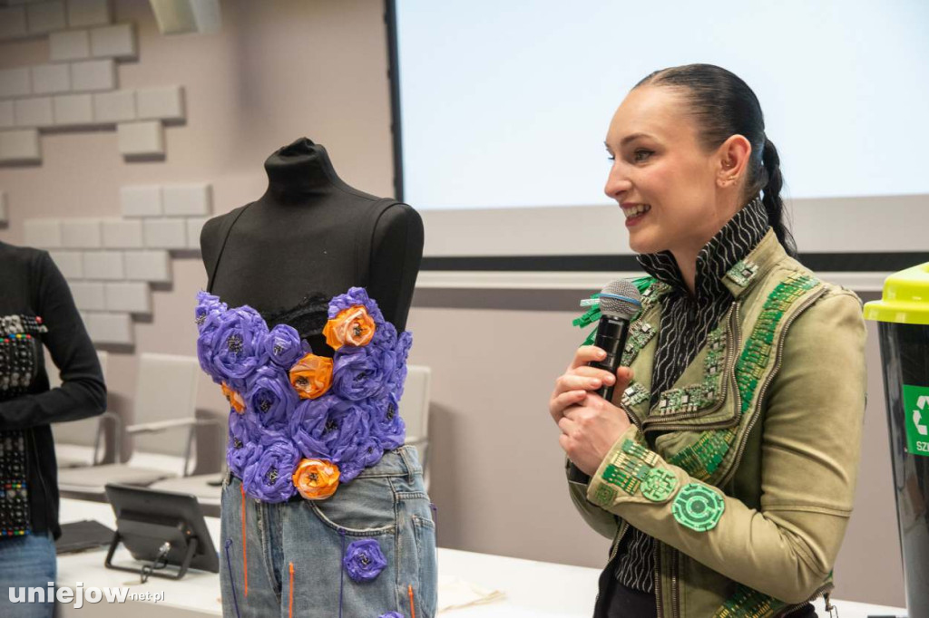 Moda na recykling. W Spycimierzu powstawały wyjątkowe kreacje