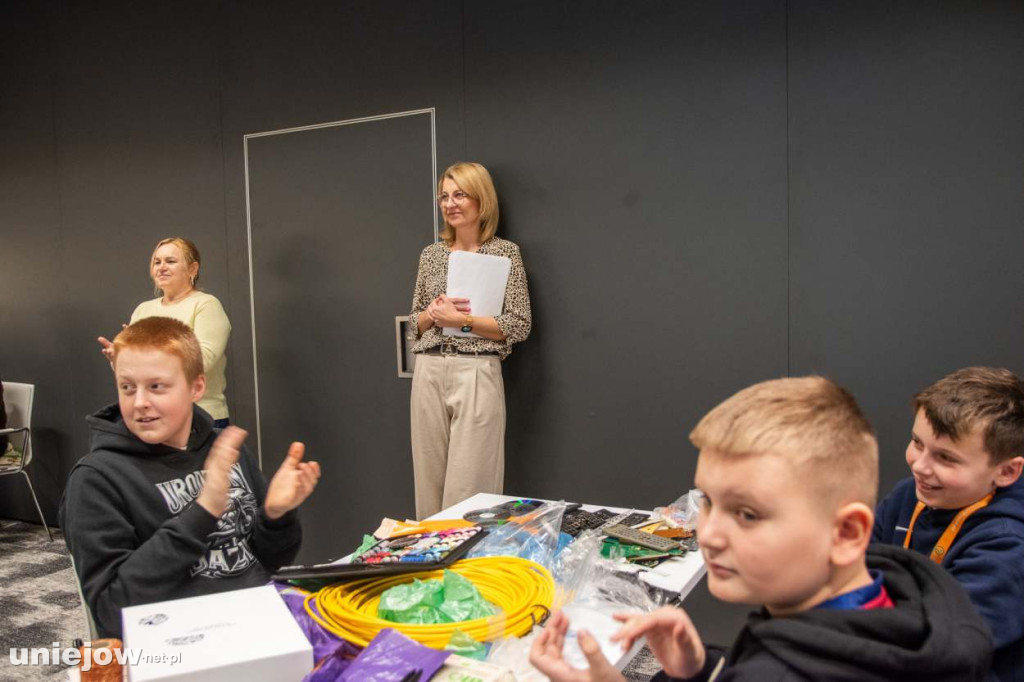 Moda na recykling. W Spycimierzu powstawały wyjątkowe kreacje