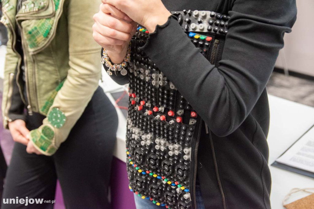 Moda na recykling. W Spycimierzu powstawały wyjątkowe kreacje