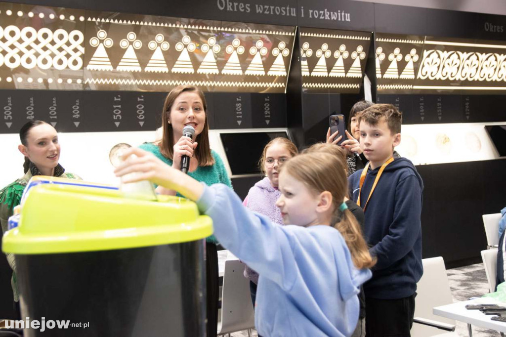 Moda na recykling. W Spycimierzu powstawały wyjątkowe kreacje