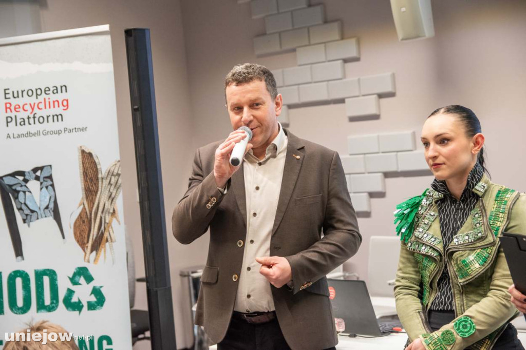 Moda na recykling. W Spycimierzu powstawały wyjątkowe kreacje