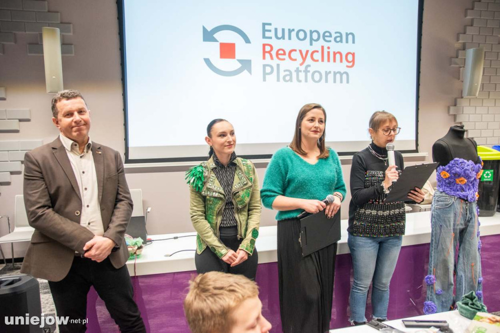 Moda na recykling. W Spycimierzu powstawały wyjątkowe kreacje