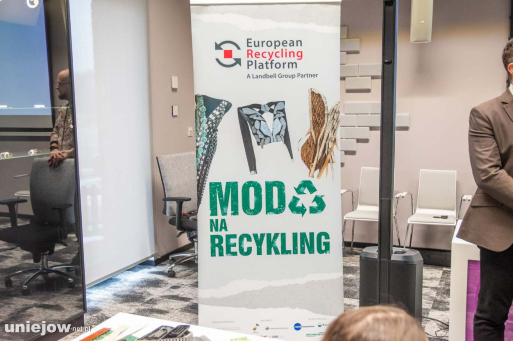Moda na recykling. W Spycimierzu powstawały wyjątkowe kreacje