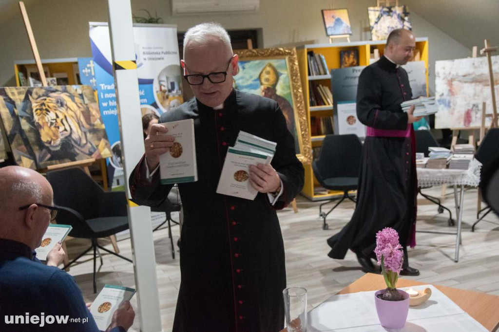 W Uniejowie odbyła się promocja nowej książki
