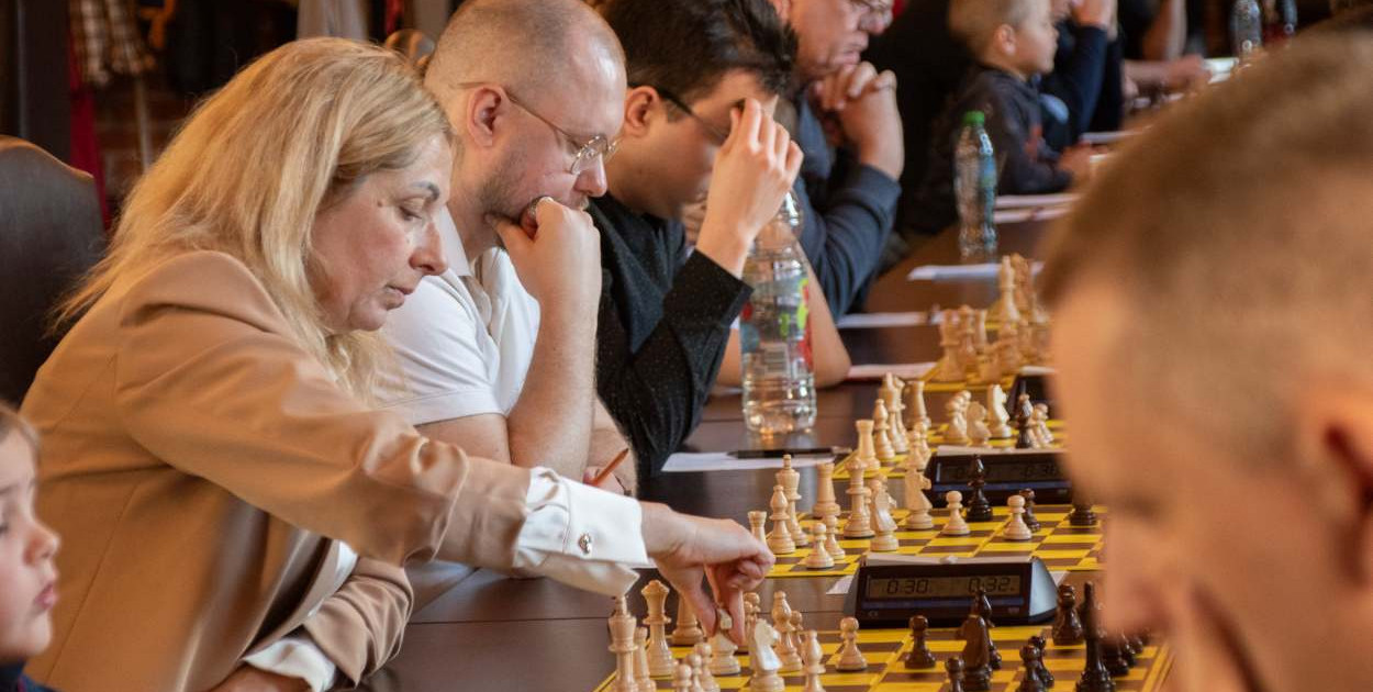 Szachowi mistrzowie rywalizują w Uniejowie o Puchar Burmistrza