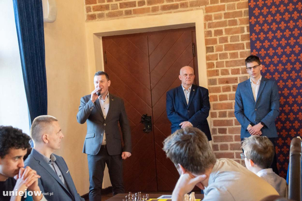 Szachowi mistrzowie rywalizują w Uniejowie o Puchar Burmistrza