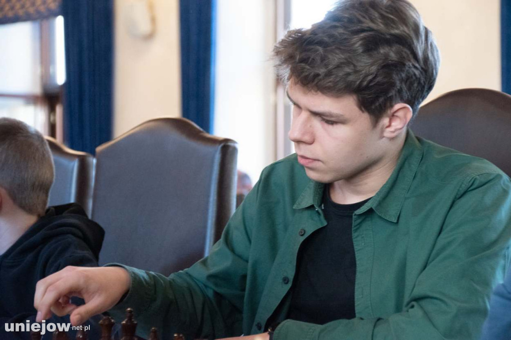 Szachowi mistrzowie rywalizują w Uniejowie o Puchar Burmistrza