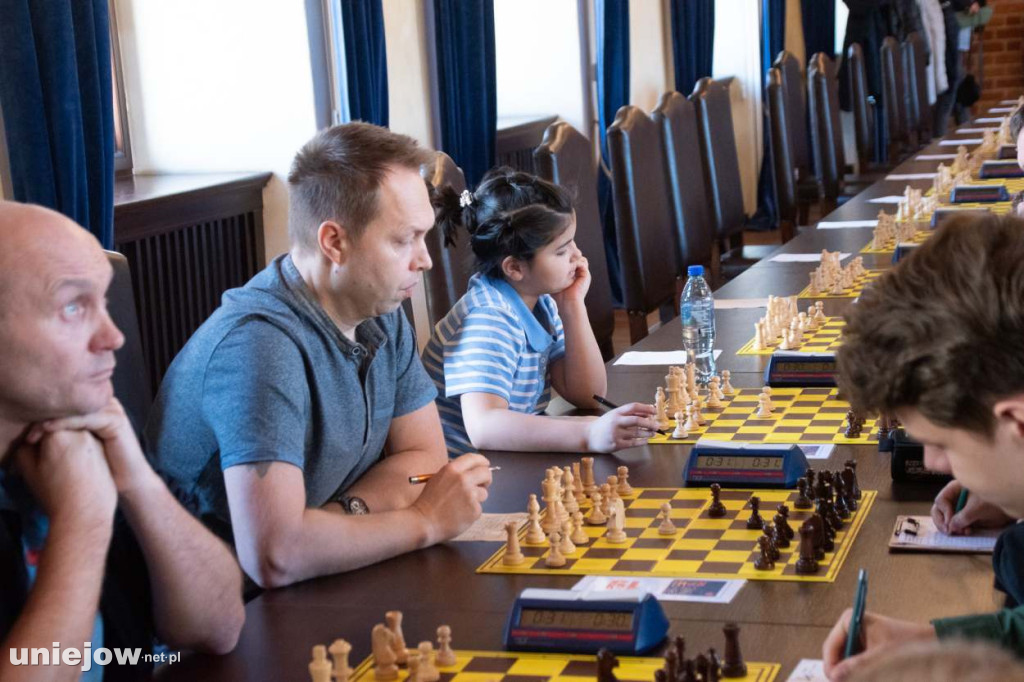 Szachowi mistrzowie rywalizują w Uniejowie o Puchar Burmistrza