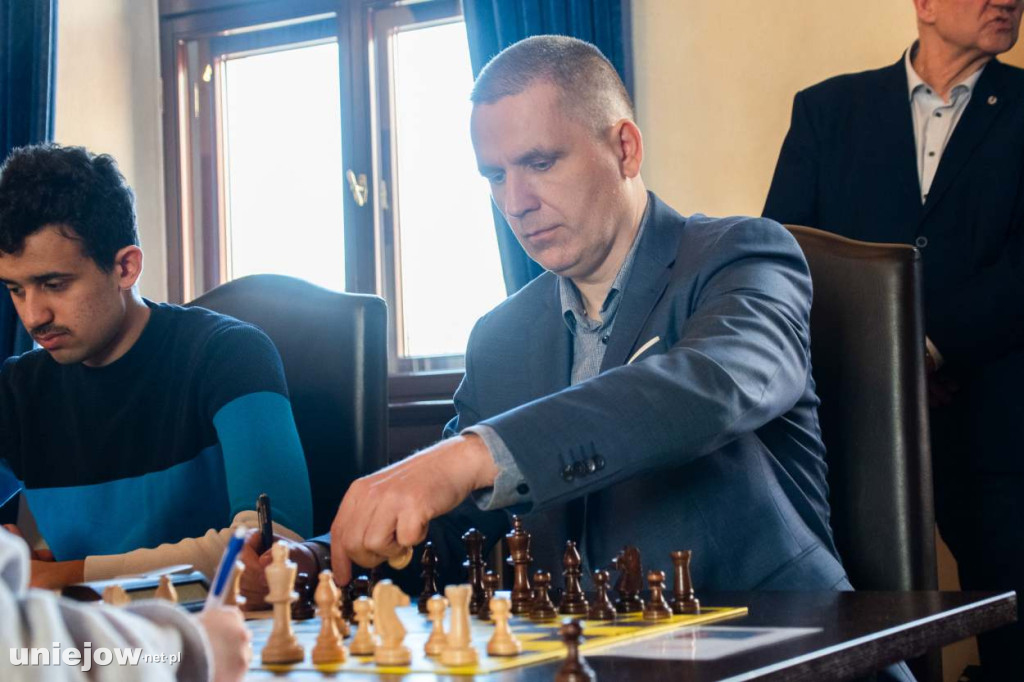 Szachowi mistrzowie rywalizują w Uniejowie o Puchar Burmistrza