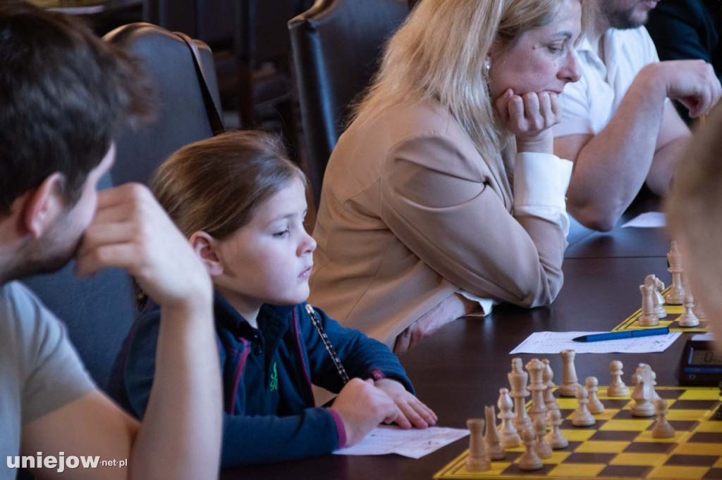 Szachowi mistrzowie rywalizują w Uniejowie o Puchar Burmistrza