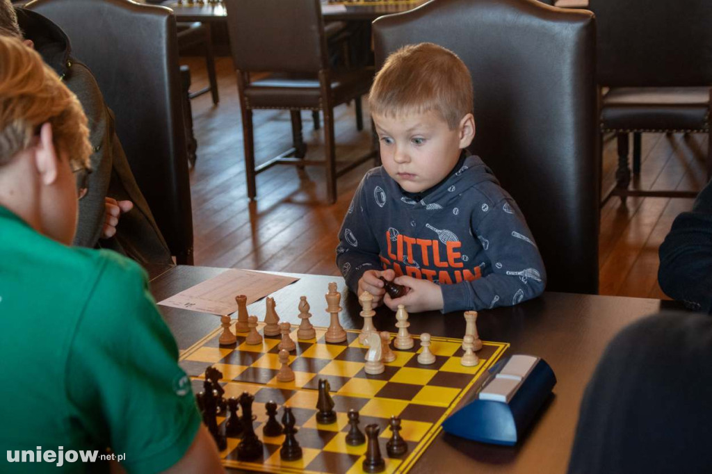 Szachowi mistrzowie rywalizują w Uniejowie o Puchar Burmistrza