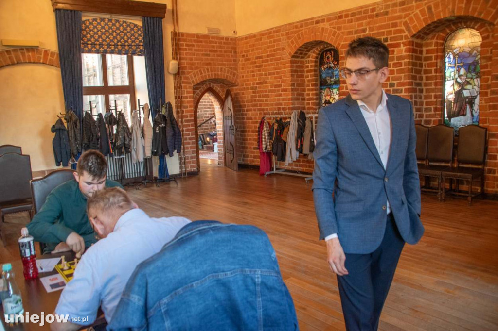 Szachowi mistrzowie rywalizują w Uniejowie o Puchar Burmistrza