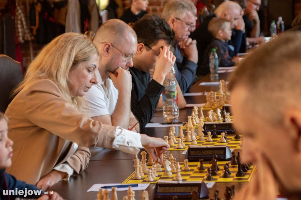 Szachowi mistrzowie rywalizują w Uniejowie o Puchar Burmistrza