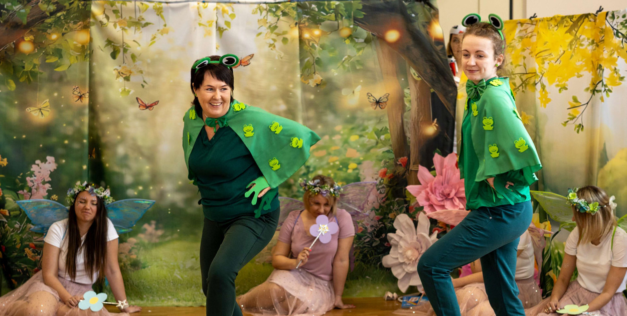 Wiosenne przedstawienie w uniejowskim przedszkolu