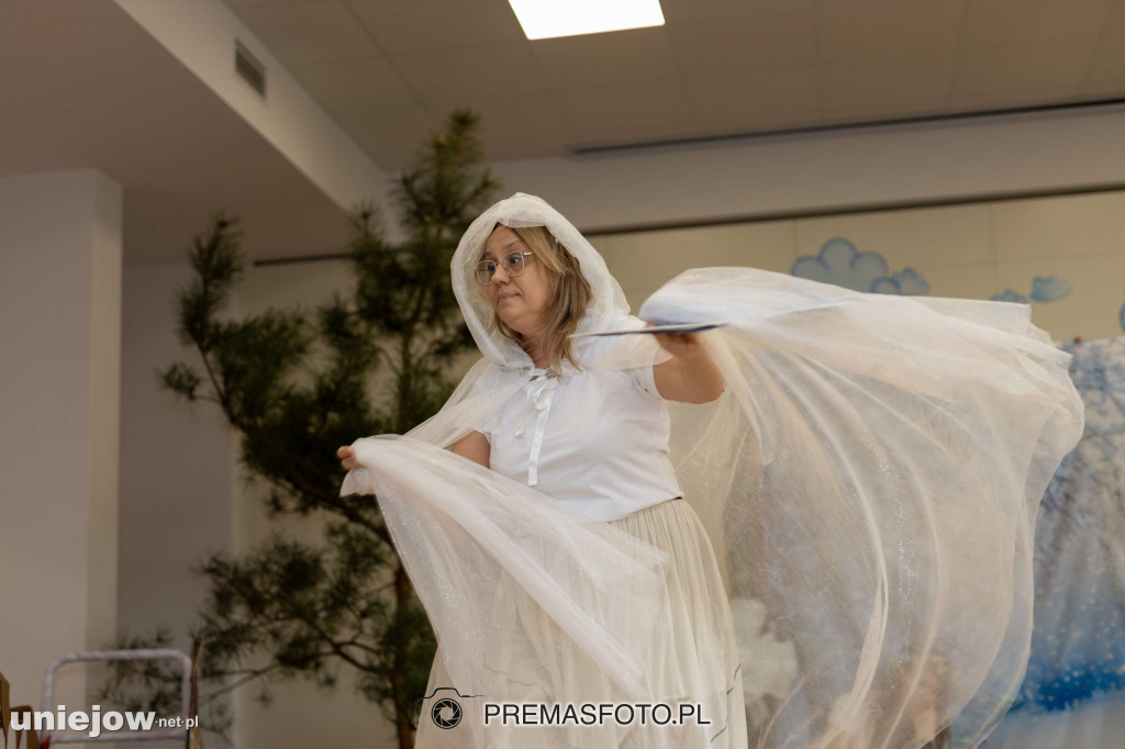 Wiosenne przedstawienie w uniejowskim przedszkolu