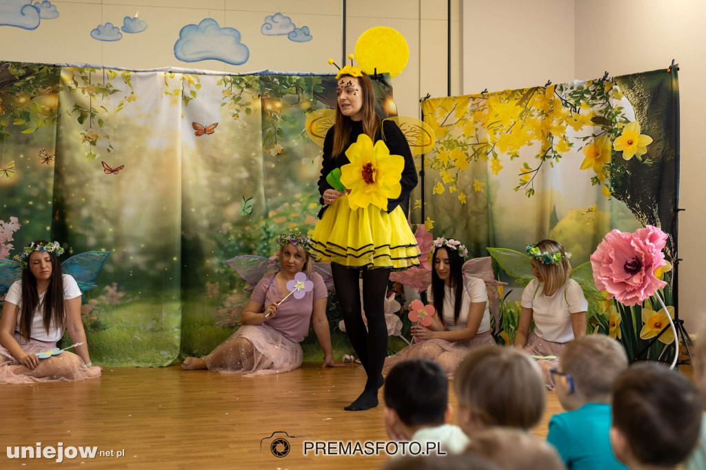 Wiosenne przedstawienie w uniejowskim przedszkolu