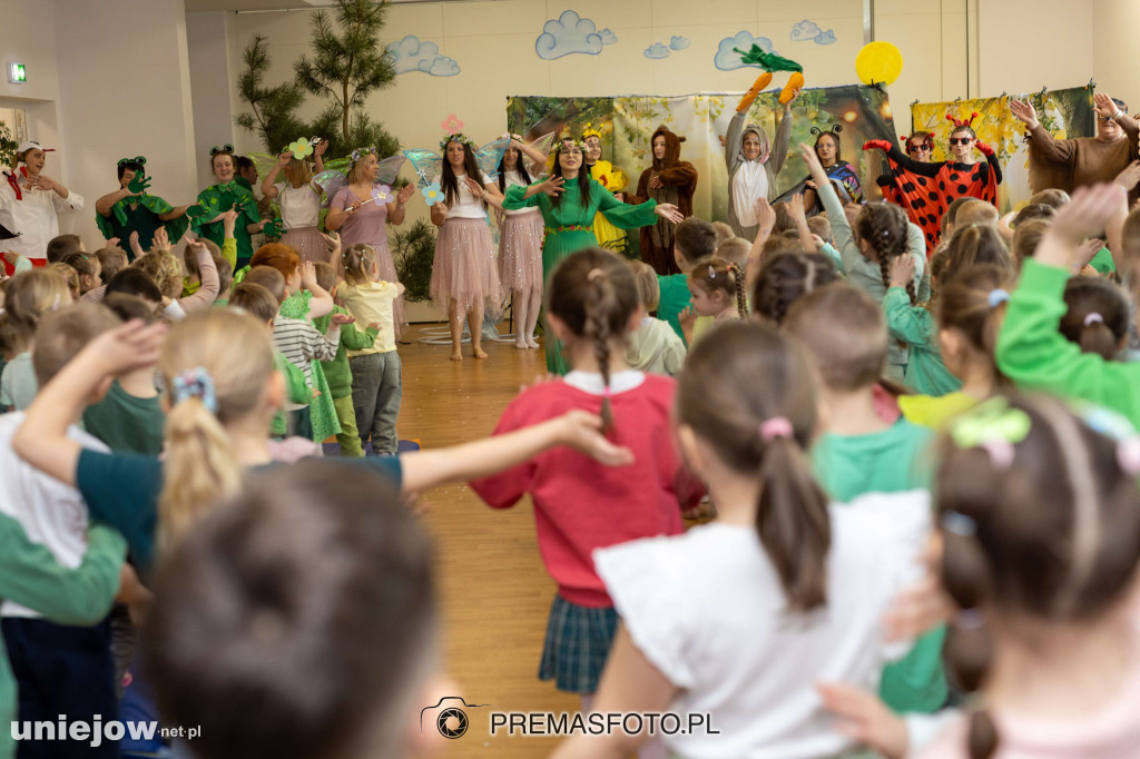 Wiosenne przedstawienie w uniejowskim przedszkolu