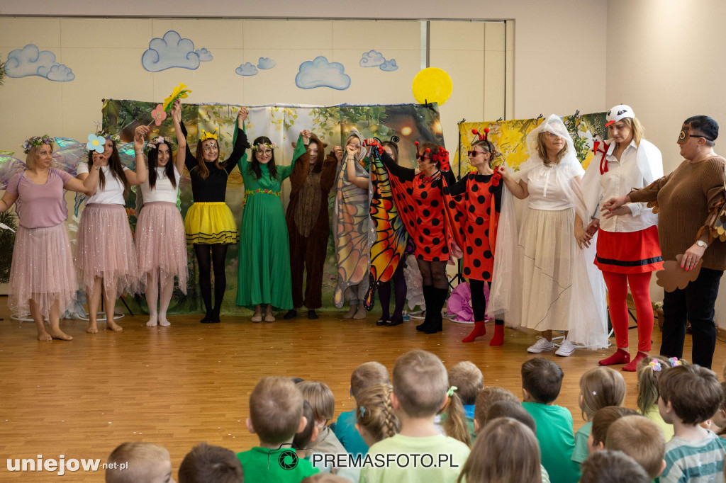 Wiosenne przedstawienie w uniejowskim przedszkolu