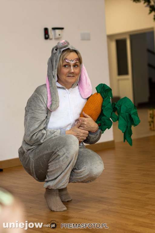 Wiosenne przedstawienie w uniejowskim przedszkolu