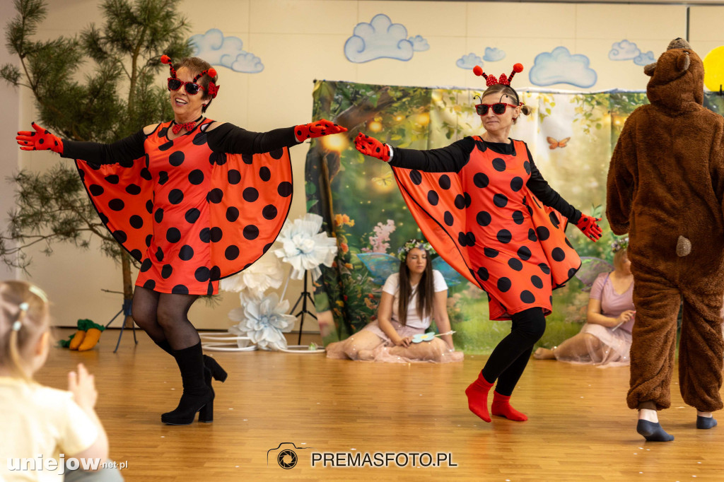 Wiosenne przedstawienie w uniejowskim przedszkolu