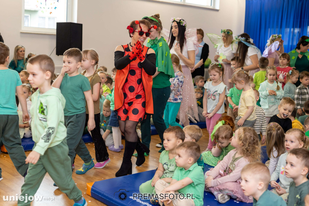 Wiosenne przedstawienie w uniejowskim przedszkolu