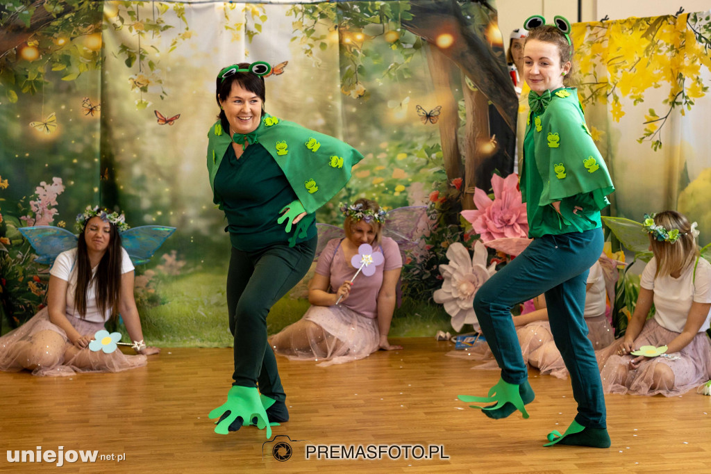 Wiosenne przedstawienie w uniejowskim przedszkolu