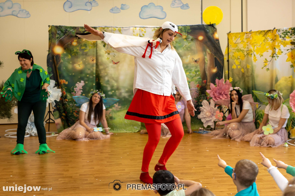 Wiosenne przedstawienie w uniejowskim przedszkolu