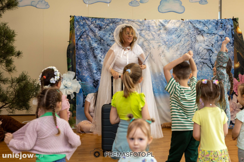 Wiosenne przedstawienie w uniejowskim przedszkolu