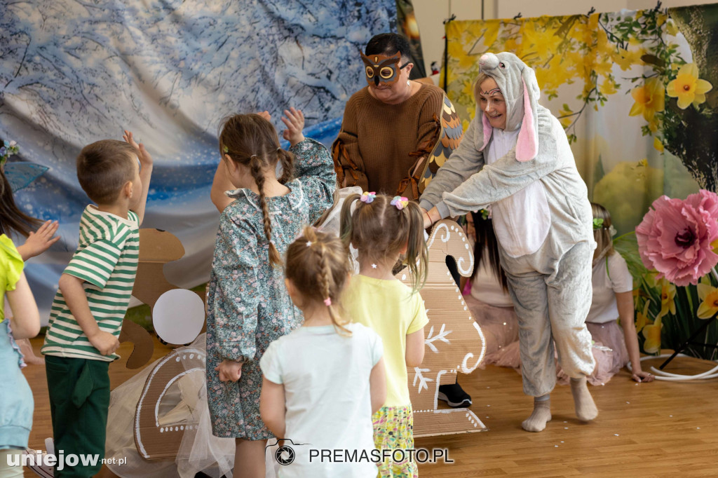Wiosenne przedstawienie w uniejowskim przedszkolu