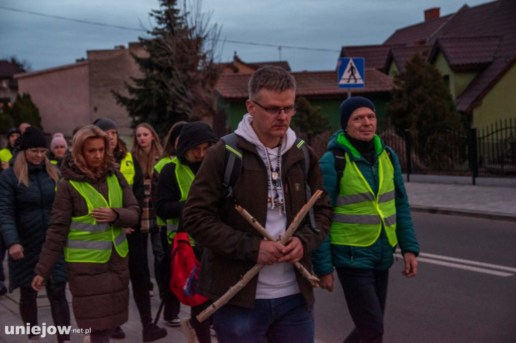 Nocna Droga Krzyżowa w Uniejowie