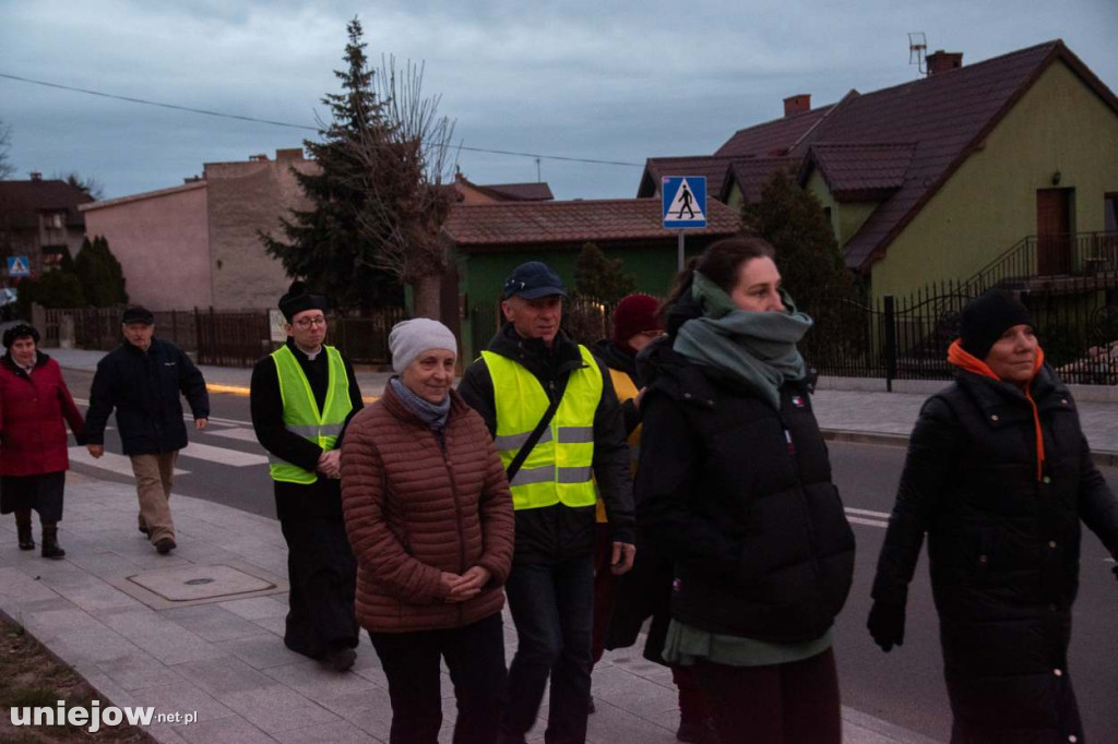 Nocna Droga Krzyżowa w Uniejowie