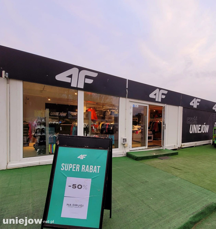 Wiosna w sklepie 4F w Uniejowie