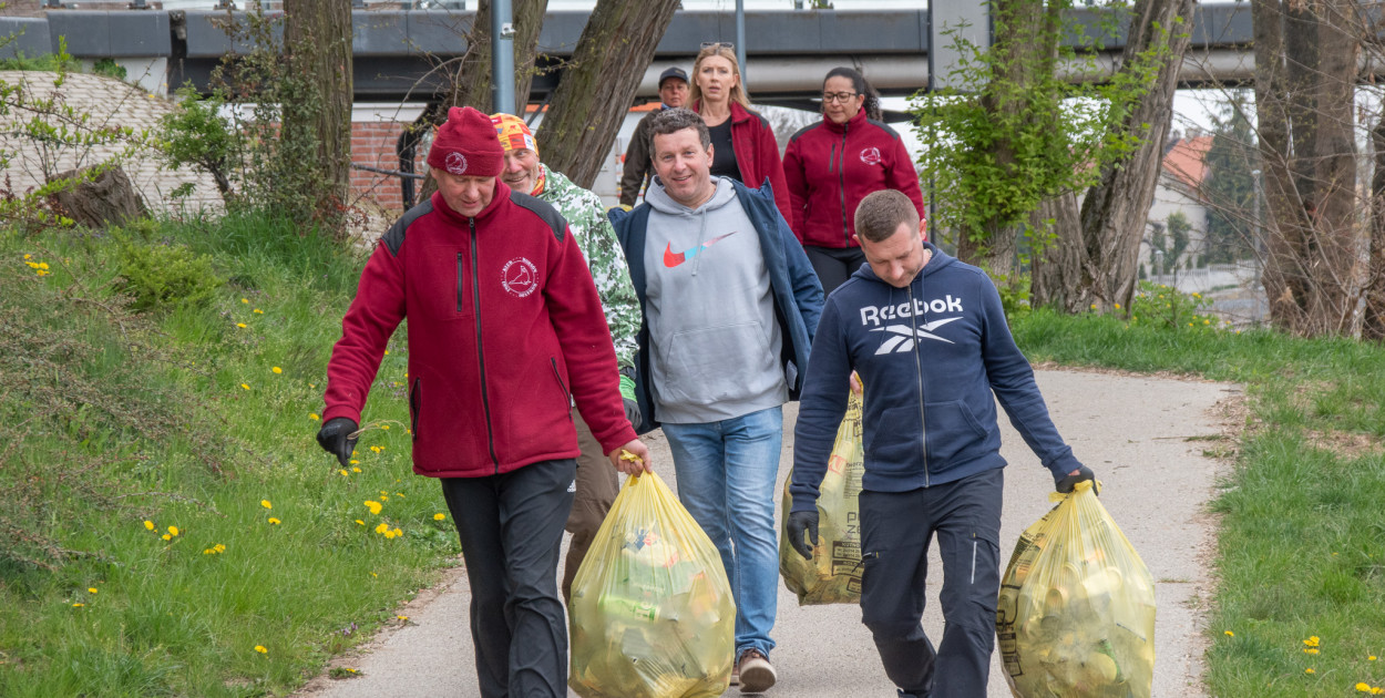 Sprzątanie brzegów Warty w Uniejowie
