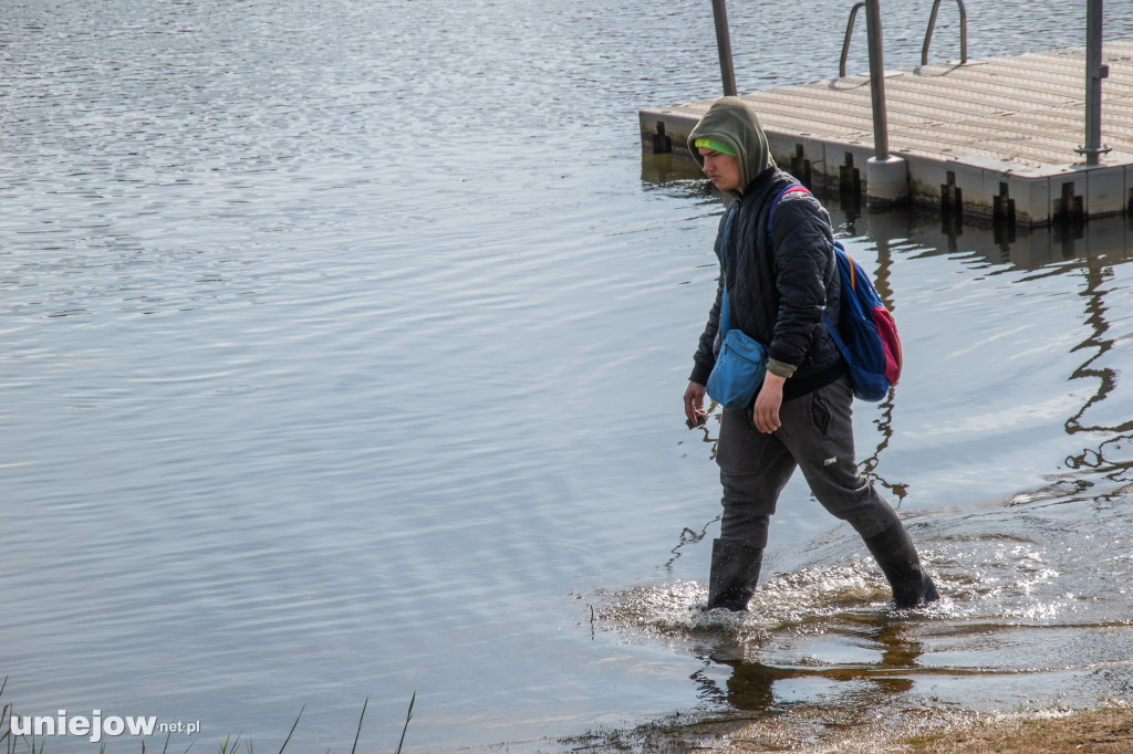 Sprzątanie brzegów Warty w Uniejowie